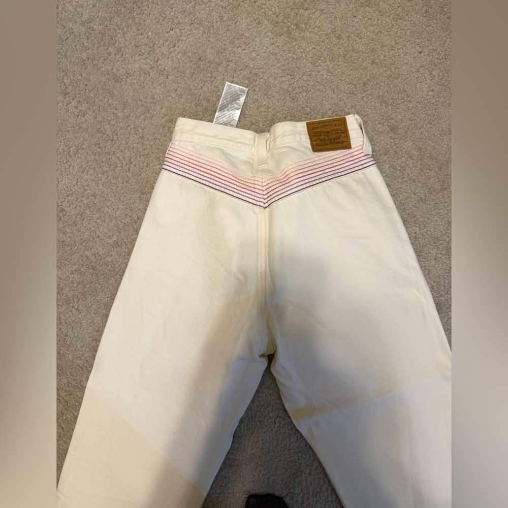 Levi's High-Rise White Jeans with Pink Waist Stitching